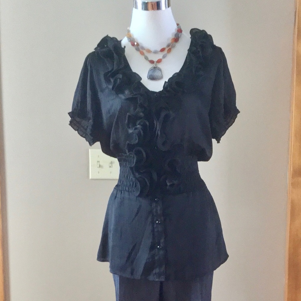 🧳Maurices Ruffle Front Elastic Waist Blouse.
